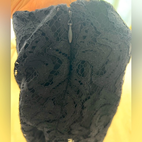 Black lace Tahari pencil skirt. - Picture 2 of 4